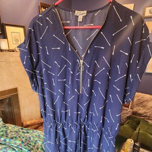 Blue dress with white arrows and center front zip/waist ties, size 2X